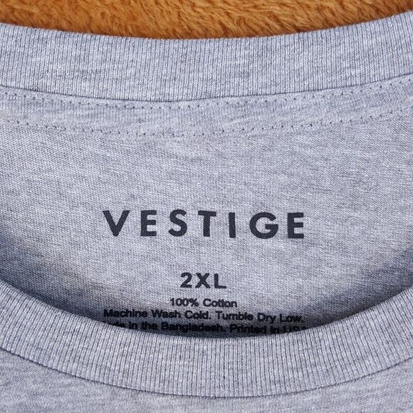 VESTIGE Mens Shirt XXL Gray Pullover Crew Twisty Shape Graphic Cotton Tee - Picture 3 of 7